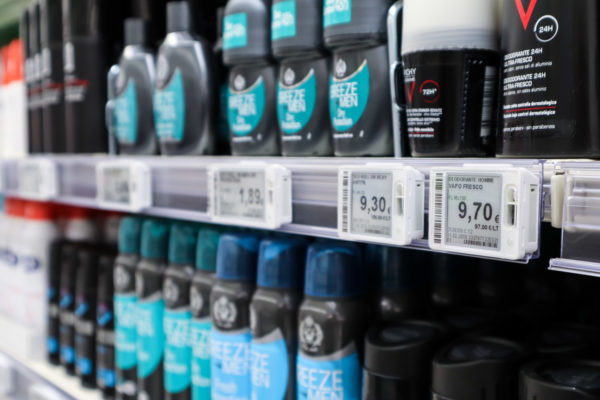 Dettaglio Etichette elettroniche Pricer e-paper al MEGA S. Maria di Sala (VE) Gruppo Unicomm installazione a cura di IBC srl
